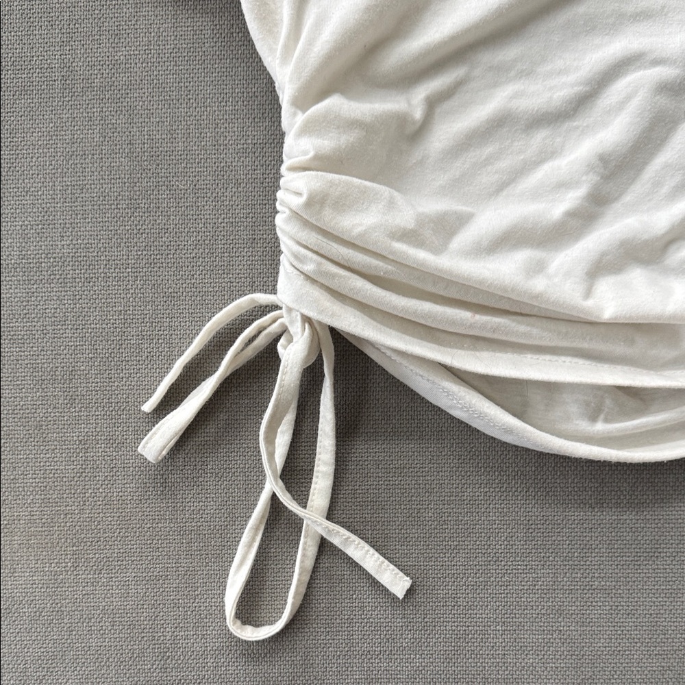 Princess Polly Evant Tee - US 2 XS - Side ruched tee - Picture 3 of 5